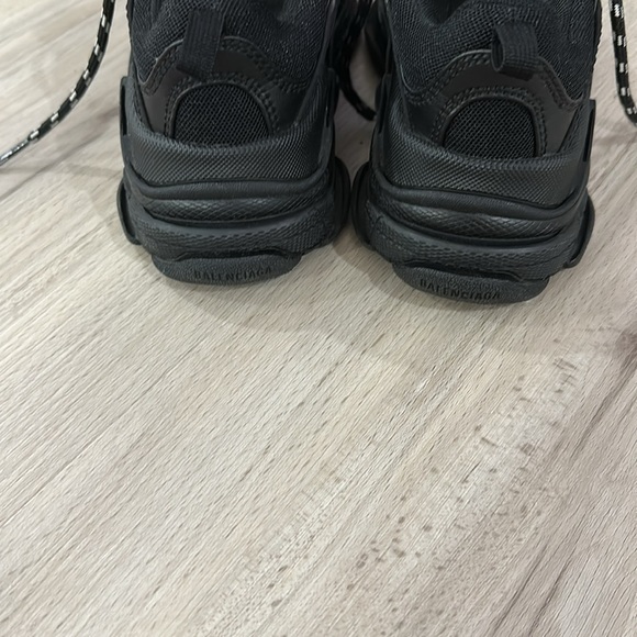 Kids Balenciaga Triple S - Picture 3 of 4